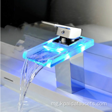 Deck napetaka ny famolavolana vaovao LED FAUCET